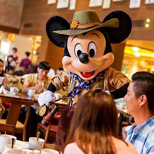 Disney Explorers Lodge